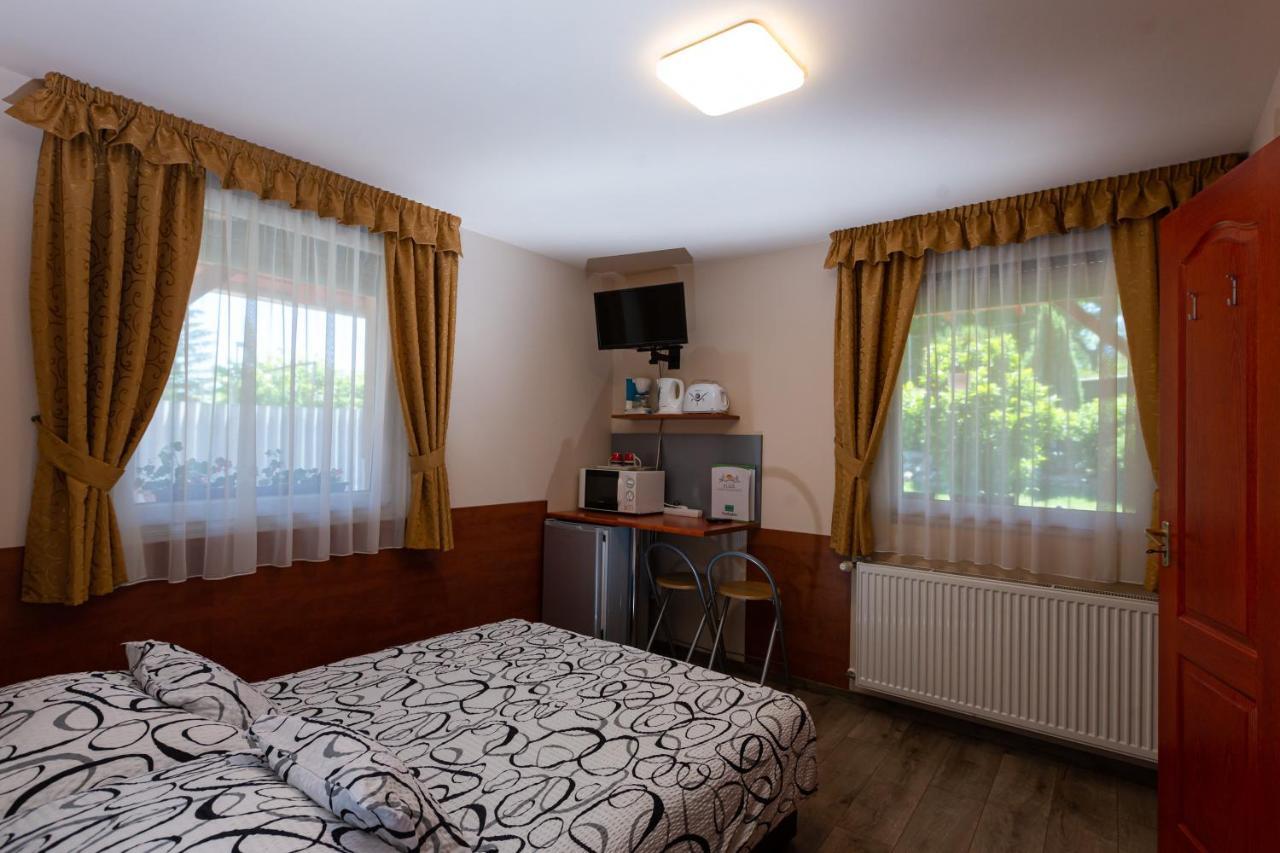 Erika Vendeghaz Hotel Eger Eksteriør billede